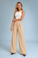 Pantalón beige de tiro alto y pernera ancha