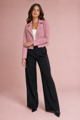 Chaqueta corta de suedina con cremallera asimétrica