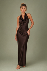 Vestido largo marrón ajustado de espalda descubierta