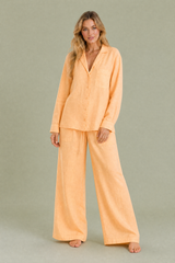 Traje tres piezas holgado de lino