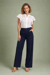 Blusa blanca cuello V calado