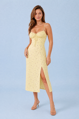 Vestido floral con abertura y tirantes finos
