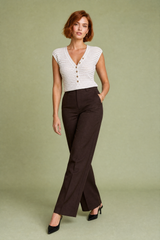 Top de punto beige rayado con cuello en V
