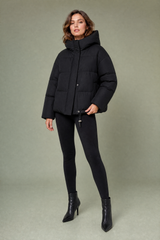 Chaqueta corta con capucha oversize