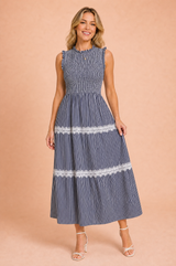 Vestido largo a rayas con cuerpo fruncido