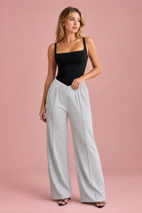 Pantalón ancho con cintura elástica en V