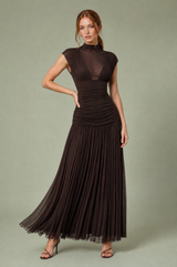 Vestido largo marrón cuello de punto