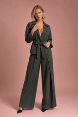 Conjunto trench pantalón con cinturón