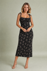 Vestido floral ajustado de espalda abierta