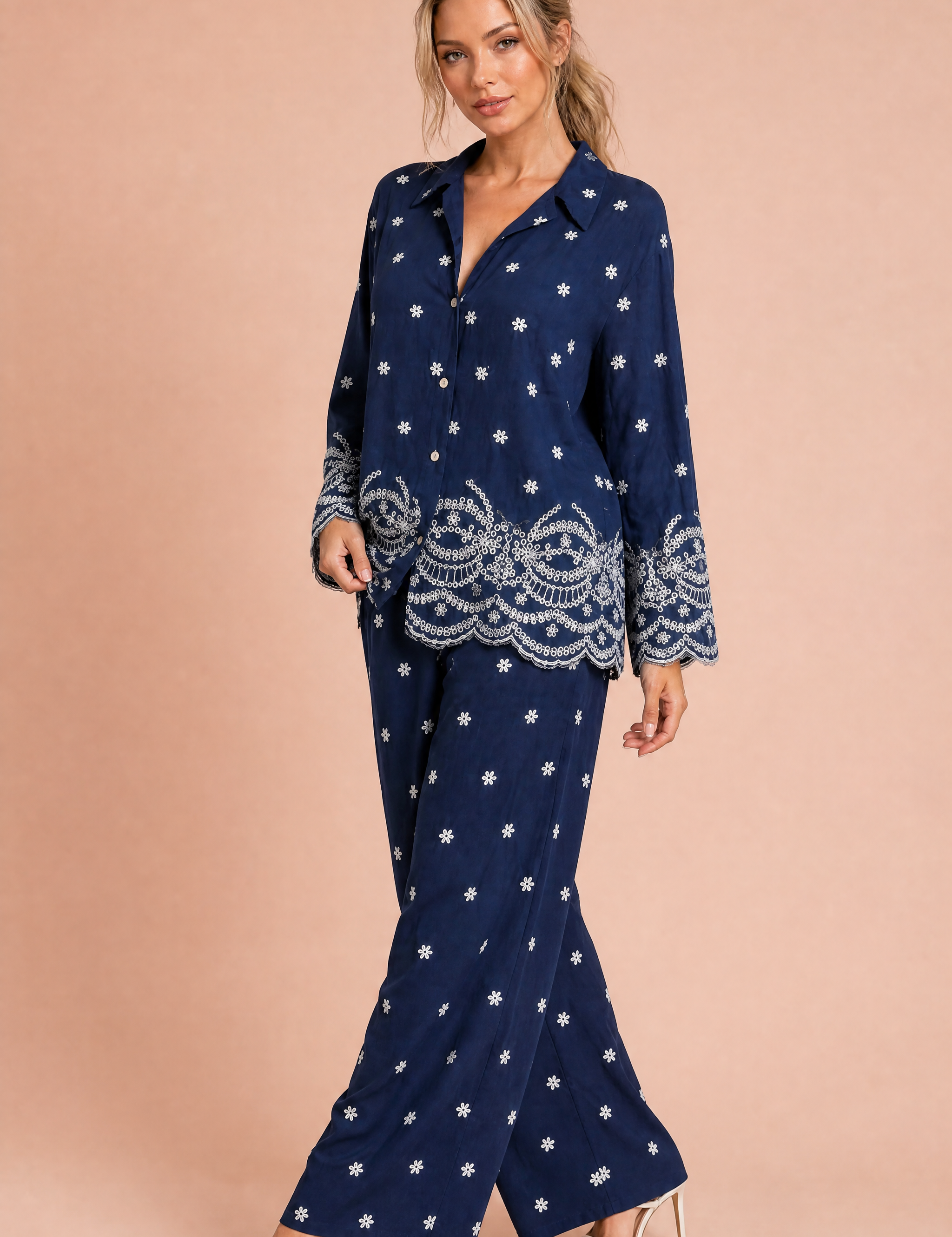 Ensemble bleu marine ample brodé | Vue de face | Lounelle Paris