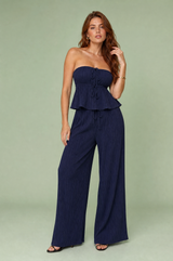 Conjunto de pantalón ancho y top palabra de honor con volantes