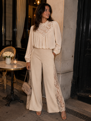 Blusa con cuello volante y mangas abullonadas