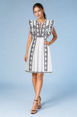 Vestido blanco con volantes bordados