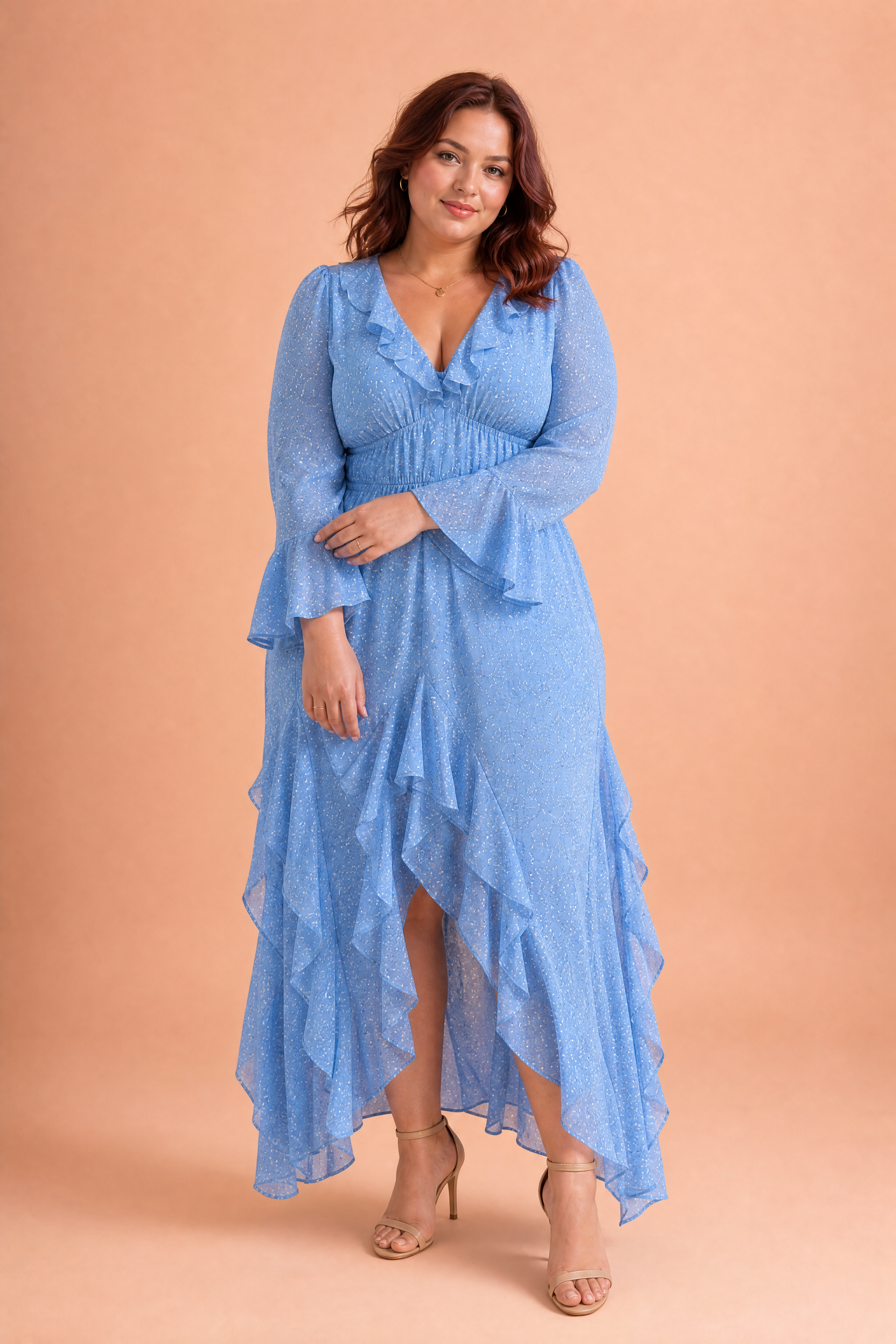 Robe longue bleue à volants | Porté sur une silhouette plus ronde | Lounelle Paris
