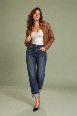 Jeans mom azul oscuro talle alto corte recto
