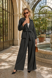 Ensemble trench pantalon ceinturé | Photo lifestyle | Lounelle Paris
