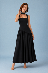 Vestido largo verde oliva con cuello halter y cordones en la espalda