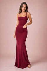 Vestido largo ajustado de tirantes finos