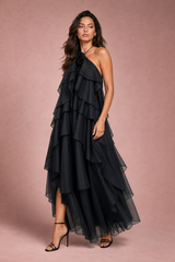 Vestido largo de espalda descubierta con volantes