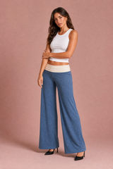 Pantalón marrón de pernera ancha y tiro bajo