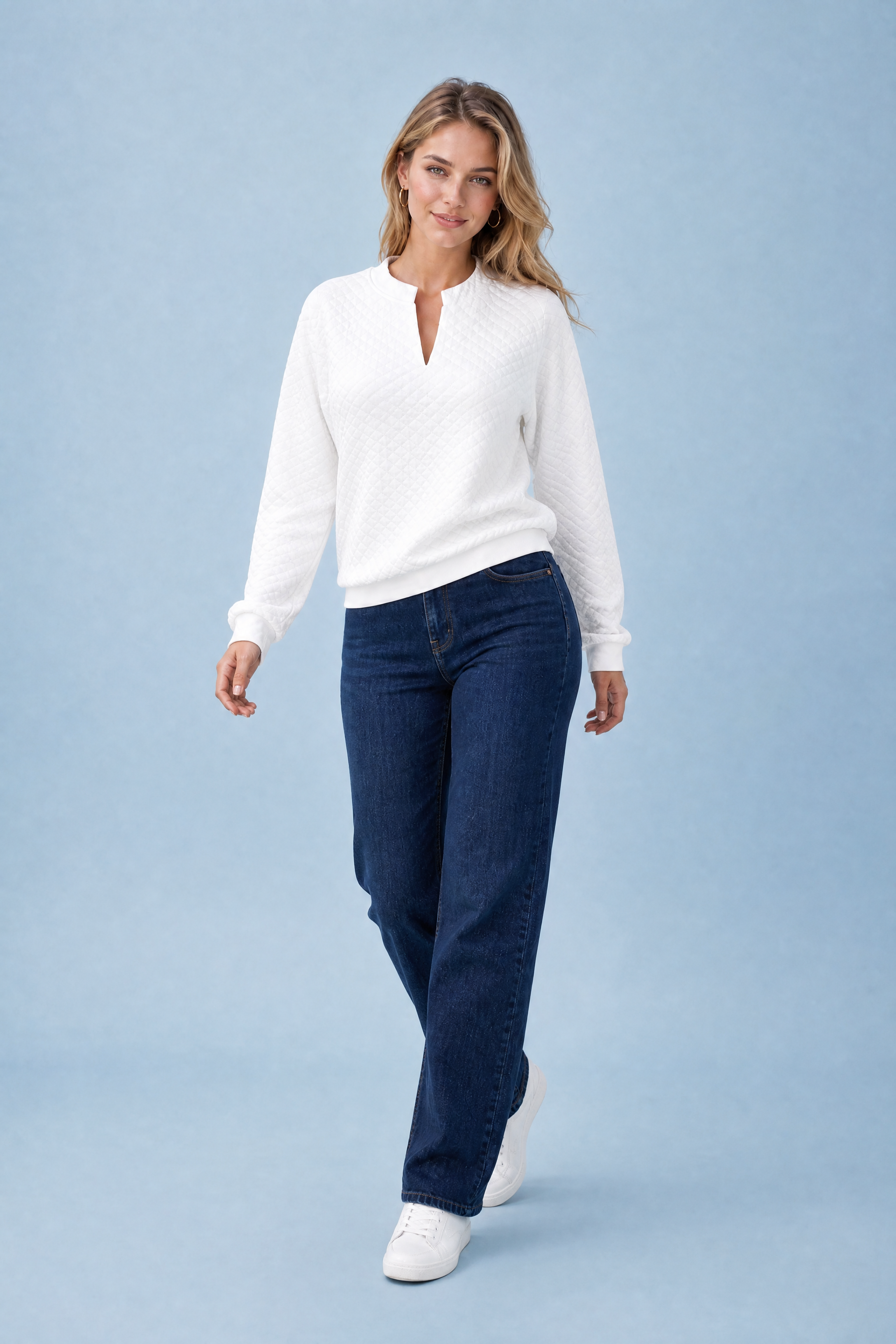 Sweat texturé col en V | Vue en mouvement | Lounelle Paris