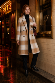 Manteau long à carreaux | Deuxième photo lifestyle | Lounelle Paris
