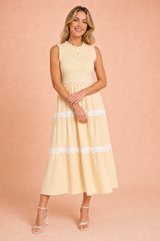 Vestido largo a rayas con cuerpo fruncido