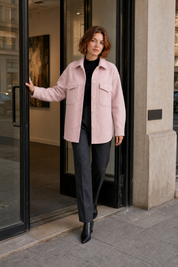 Manteau mi-long ample à revers | Variante Rose - Lifestyle | Lounelle Paris