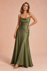 Vestido largo verde militar con espalda de cordones