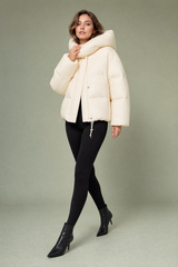 Chaqueta corta con capucha oversize
