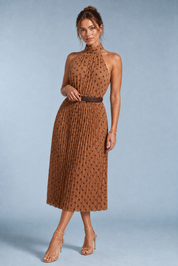 Vestido marrón de lunares con cuello halter