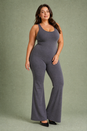 Combinaison dos nu évasée | Porté sur une silhouette plus ronde | Lounelle Paris