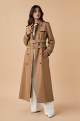 Trench largo camel con doble cinturón