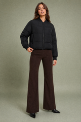 Chaqueta acolchada corta con cuello estilo béisbol