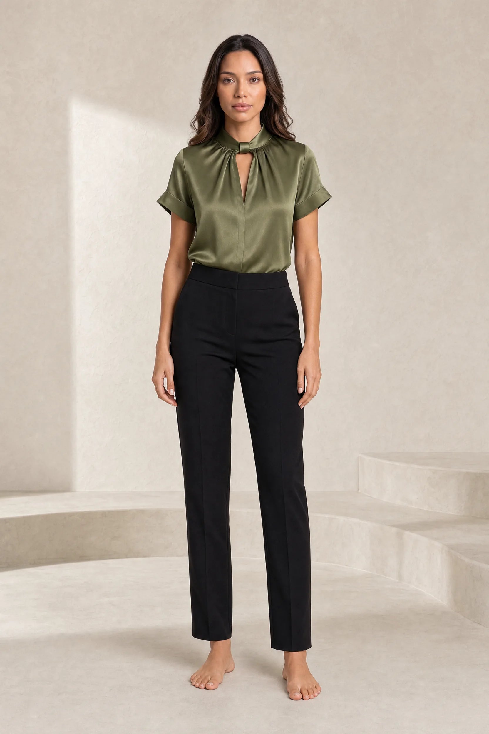 Blouse satinée col montant manches courtes | Lounelle Paris