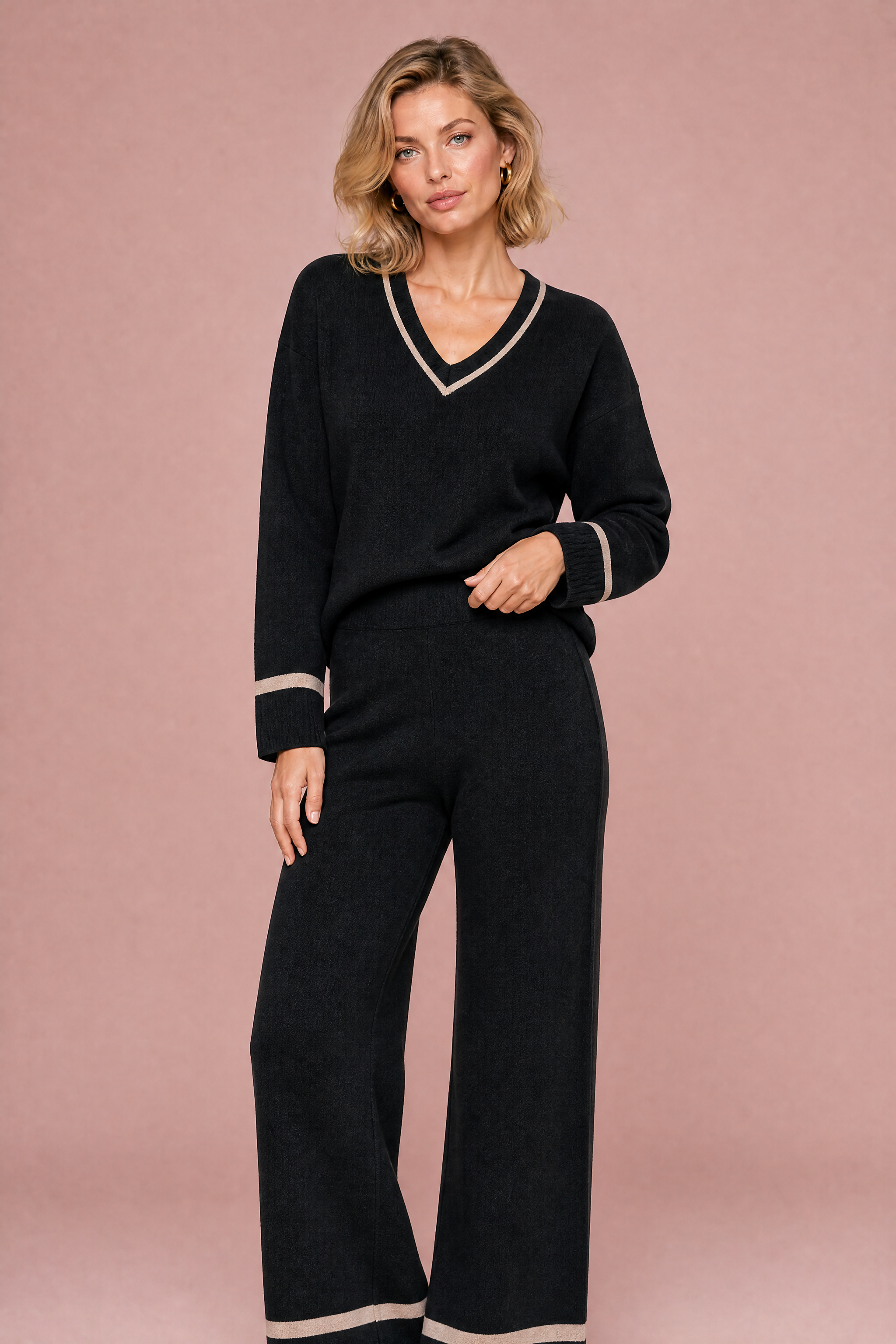 Ensemble pantalon noir bordures contrastées | Vue rapprochée | Lounelle Paris