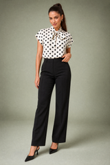 Blusa de lunares con cuello lavallière