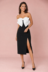 Vestido midi negro con escote palabra de honor, detalle de lazo y abertura frontal