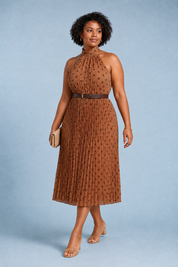 Vestido marrón de lunares con cuello halter