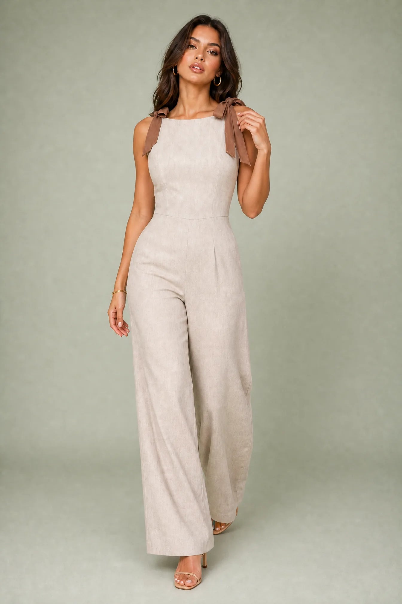 Combinaison beige bretelles à nouer | Vue en mouvement | Lounelle Paris
