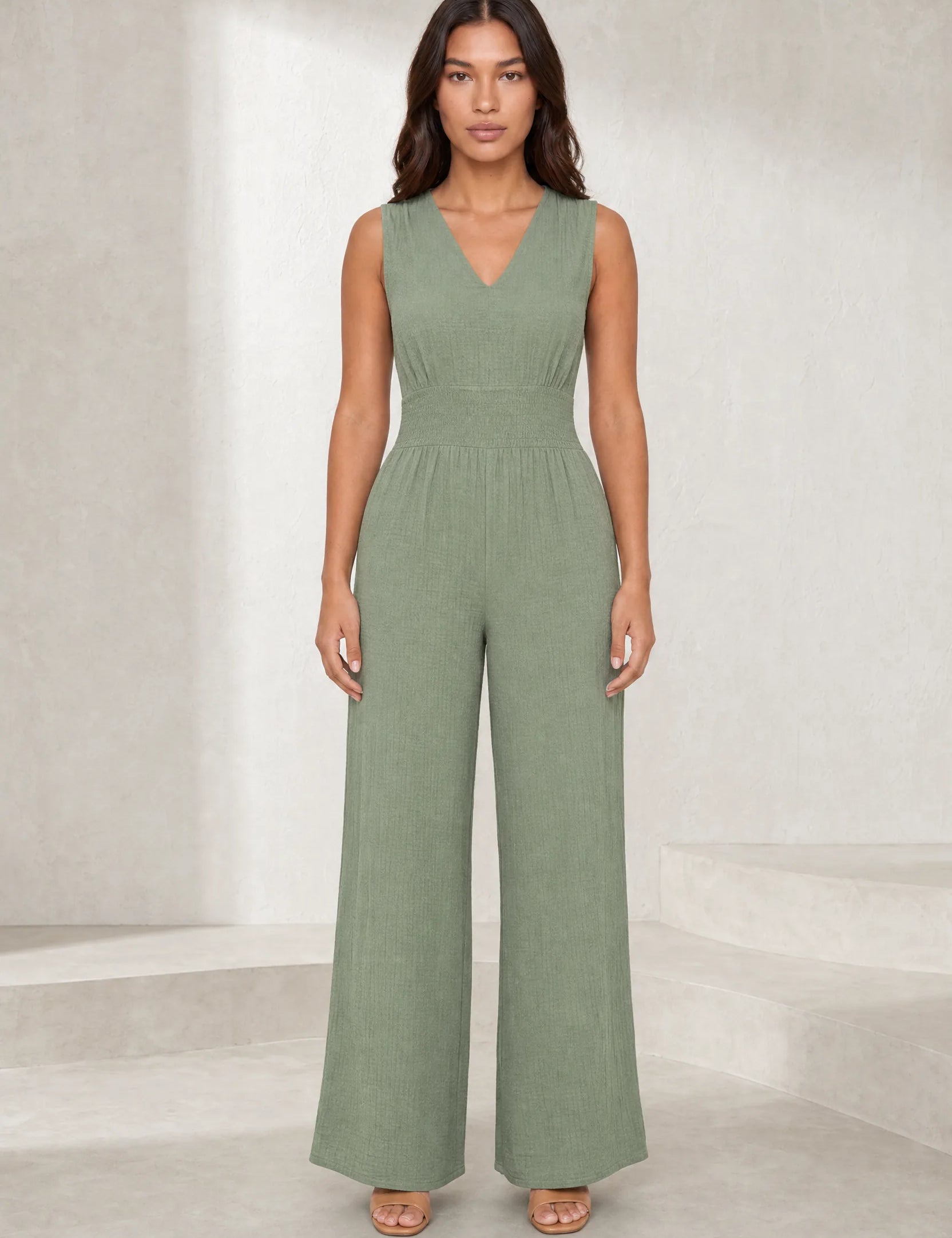 Combinaison verte col V taille smockée | Lounelle Paris