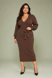 Robe longue col V manches ballon | Porté sur une silhouette plus ronde | Lounelle Paris