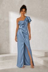 Vestido largo satinado asimétrico