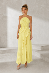 Vestido largo de cuello halter con volantes