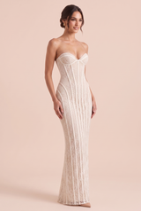 Vestido palabra de honor de encaje con espalda acordonada