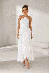 Vestido largo de cuello halter con volantes