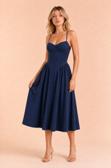 Vestido midi de tirantes finos con escote recto