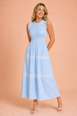 Vestido largo a rayas con cuerpo fruncido