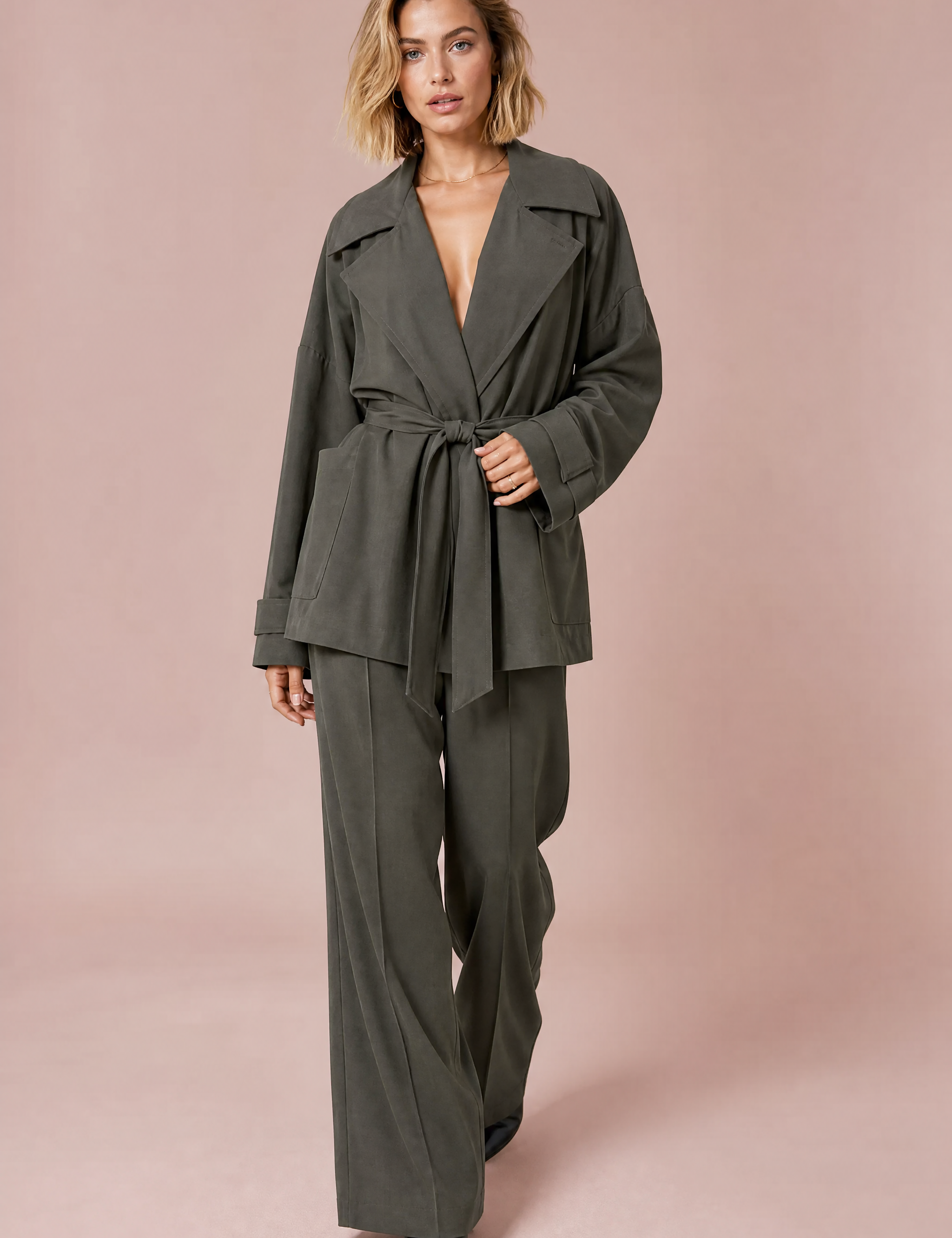 Ensemble gris trench et pantalon large | Vue de face | Lounelle Paris