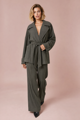 Conjunto gris trench y pantalón ancho